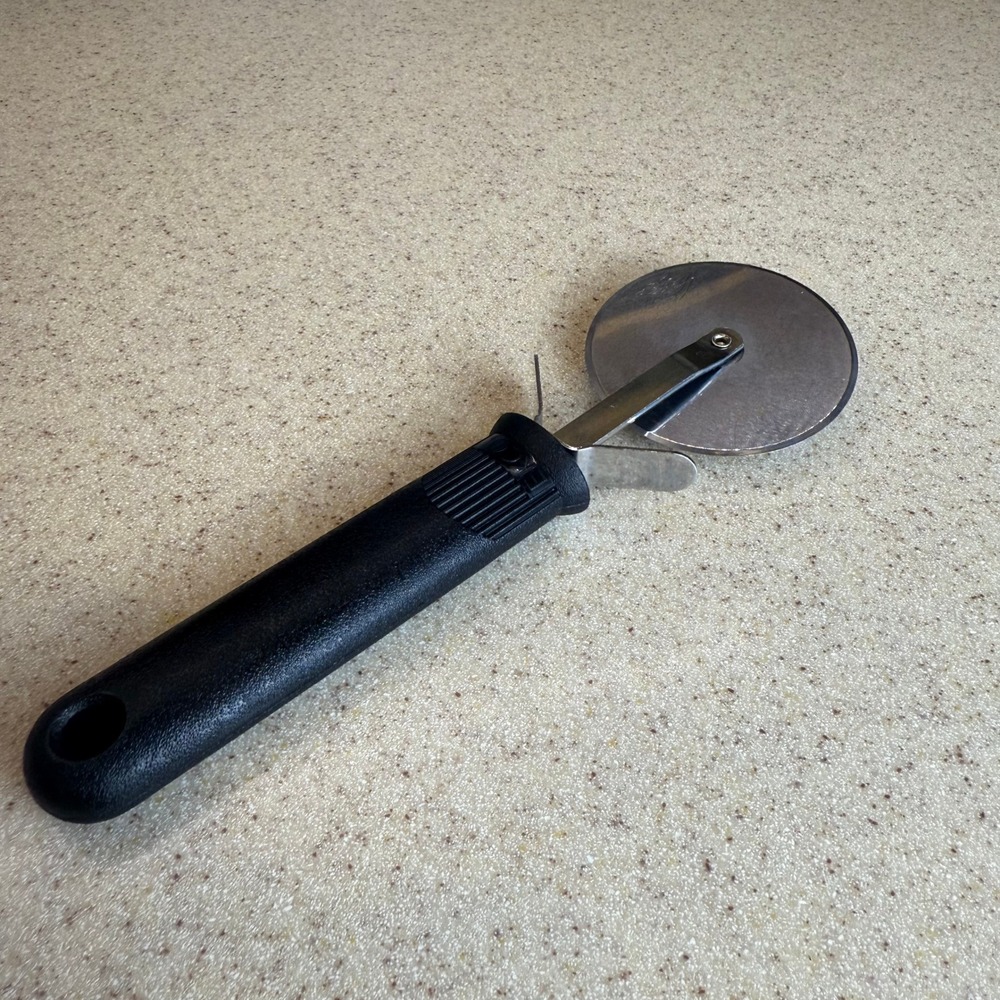 EKCO Pizza Cutter Stainless Steel Wheel Black Textured Handle with Finger Guard